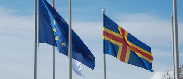 Flaggan för EU och Åland