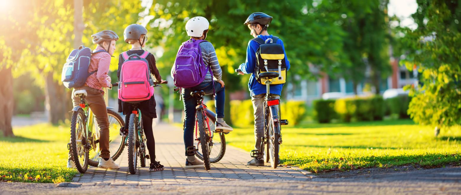 Skolbarn på cykel